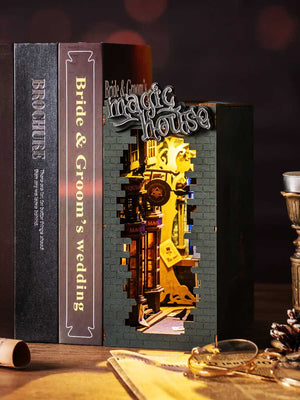 Miniature Maquette Fantastique – Ruelle Magique à LED à Assembler (Robotime) - GoCrazyPuzzle