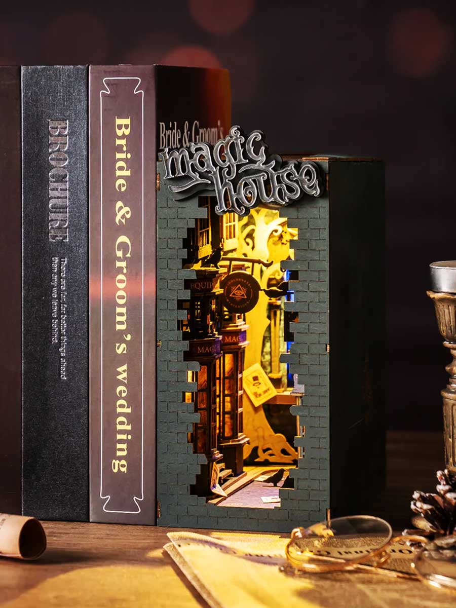 Miniature Maquette Fantastique – Ruelle Magique à LED à Assembler (Robotime) - GoCrazyPuzzle