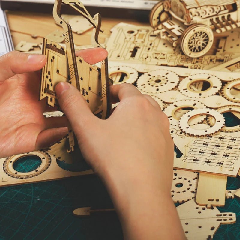 Puzzle 3D Voiture « Grand Prix » – Maquette en Bois Rokr DIY - GoCrazyPuzzle
